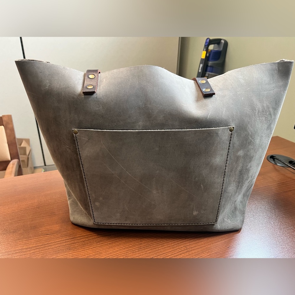 Portland Leather OS classic tote in Groupie Gray